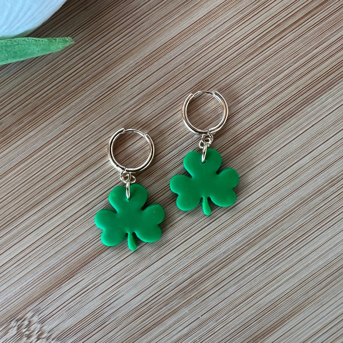 Small Clover Huggies