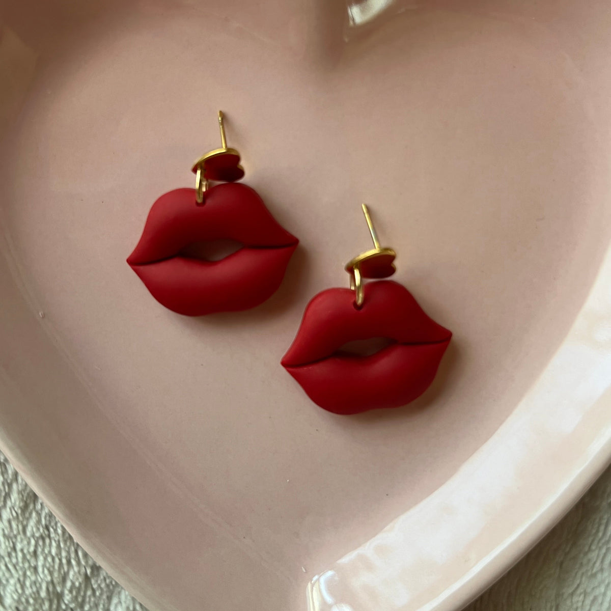 Red Lips - Puffy (heart stud)
